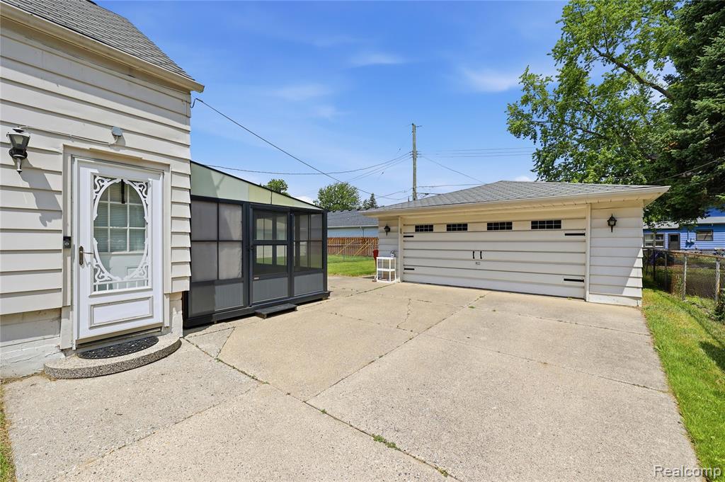 19029 Florian Street, Roseville, MI 48066 — Photo 29