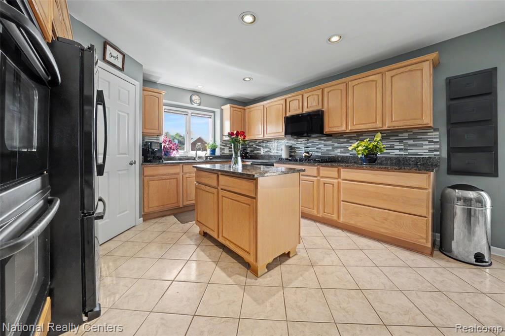 56175 Saint Andrews Drive, Macomb, MI 48042 — Photo 10
