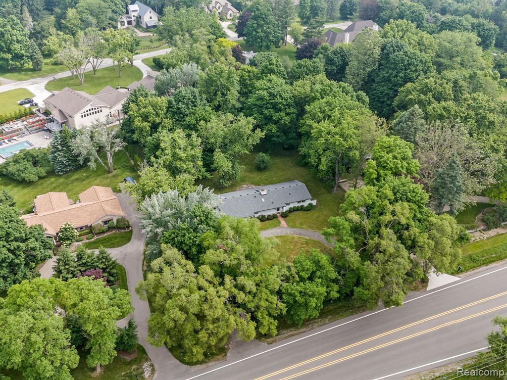 4550 W MAPLE Road, Bloomfield Hills, MI 48301 — Photo 22