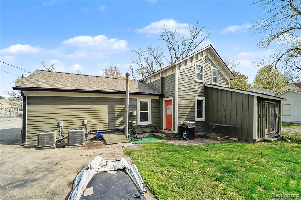 12 E Church Street, Clarkston, MI — Photo 25
