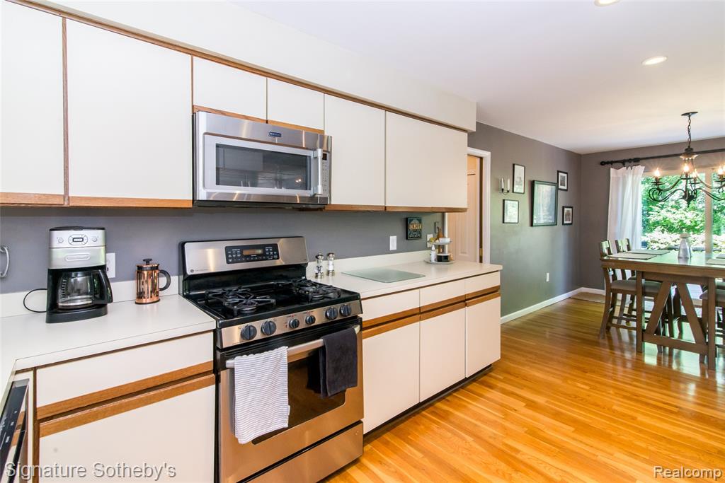 576 Ten Point Drive, Rochester Hills, MI 48309 — Photo 17