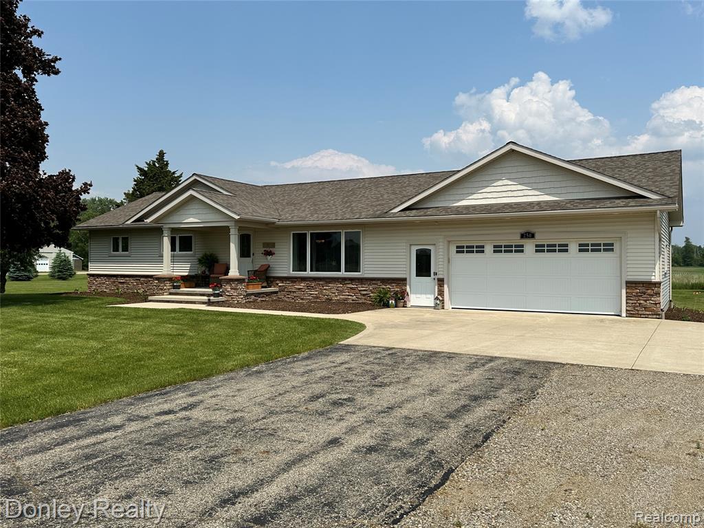 250 N Decker Road, Clifford, MI 48727 — front exterior