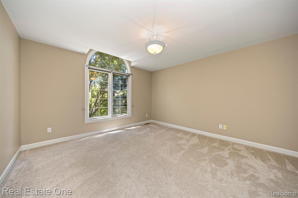 6745 CHARING Crossing, West Bloomfield, MI — Photo 47