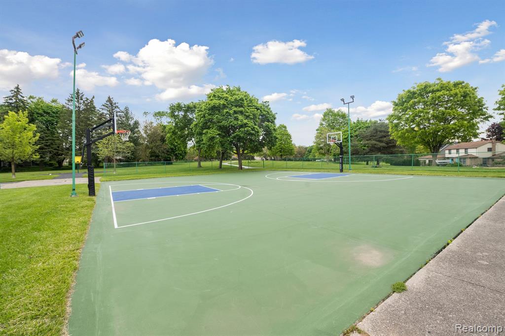 41988 BAINTREE Circle, Northville, MI 48168 — Photo 56