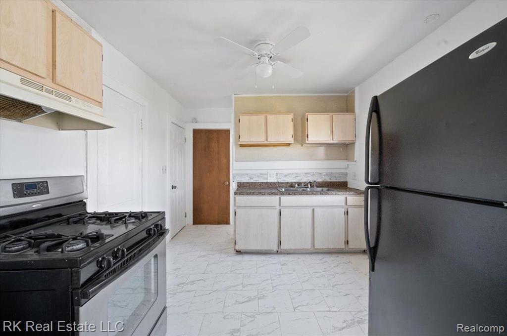 8630 HUPP Avenue, Warren, MI 48089 — Photo 10