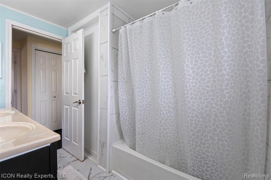 42153 Mac Rae Drive, Sterling Heights, MI 48313 — Photo 21