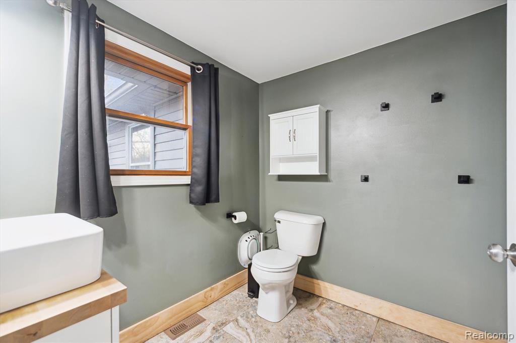10524 N ANTCLIFF Road, Fowlerville, MI 48836 — Photo 19