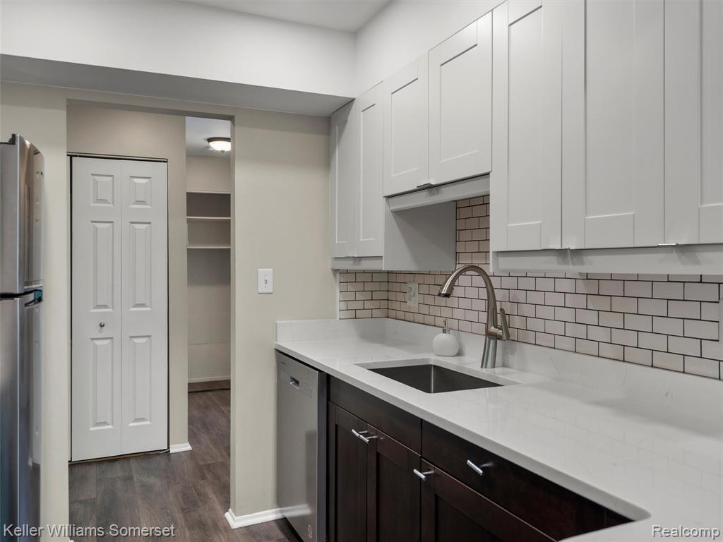 773 E Fox Hills Drive, Bloomfield Hills, MI 48304 — Photo 16
