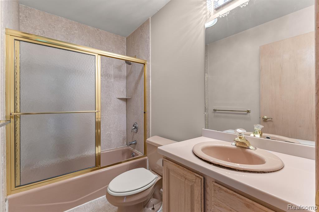 4 LEMINGTON, Dearborn, MI 48126 — Photo 19