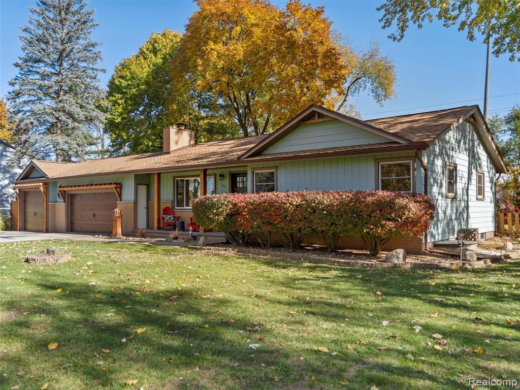 6410 Paramus, Clarkston, MI — front exterior