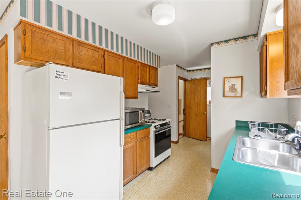 5955 BEECH DALY RD, Dearborn Heights, MI 48127 — Photo 5