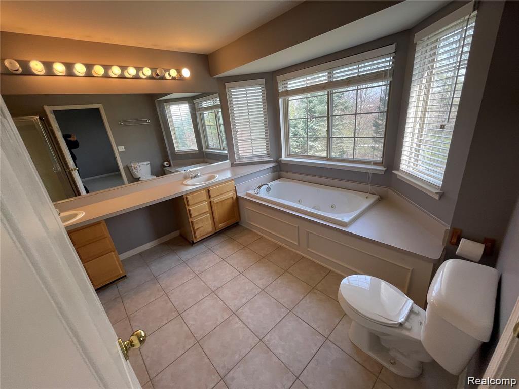8767 HARDWOOD Drive, Van Buren, MI 48111 — Photo 10