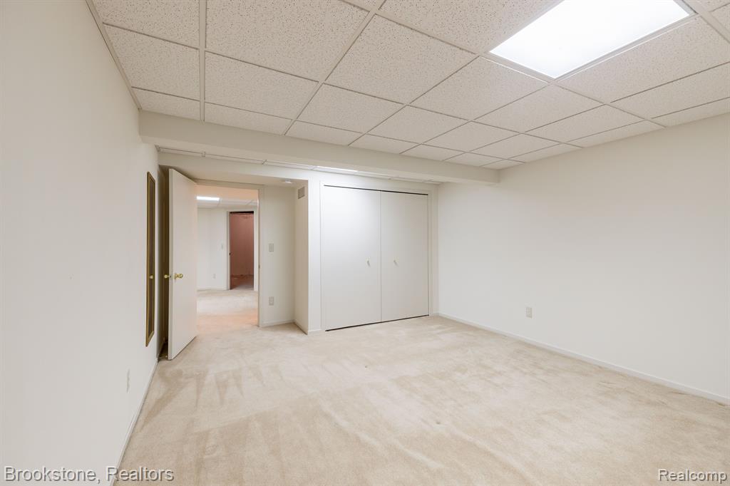 265 SHORE BROOK Lane, Walled Lake, MI 48390 — Photo 27