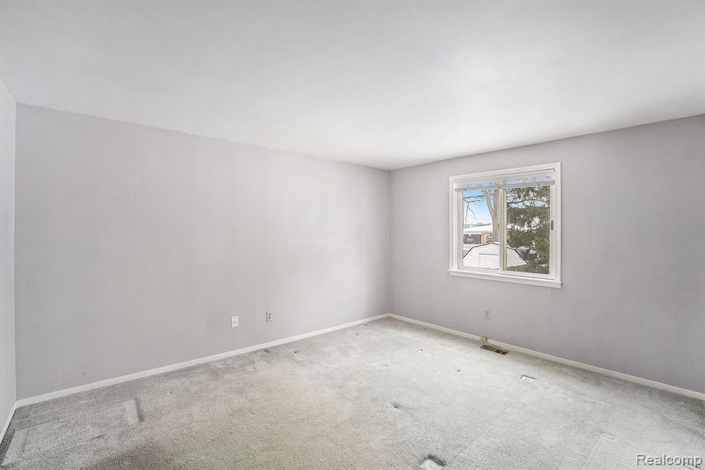 5023 Spring Well Lane, Grand Blanc, MI 48439 — Photo 17