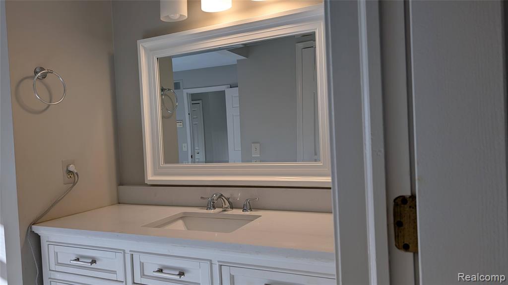 4912 OAK RIVER Drive, Troy, MI 48098 — Photo 29