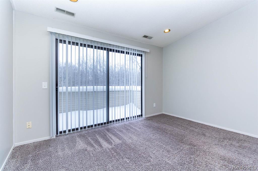 6580 Ridgefield Circle, 202, West Bloomfield, MI — Photo 8