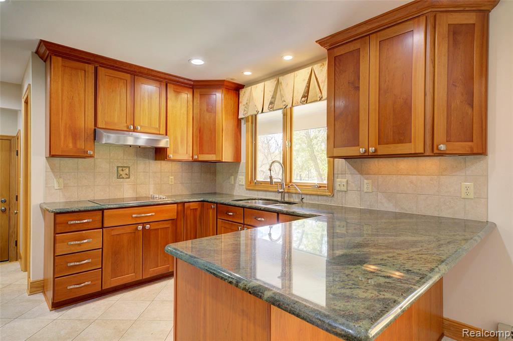 7603 Hamburg Road, Brighton, MI 48116 — Photo 14