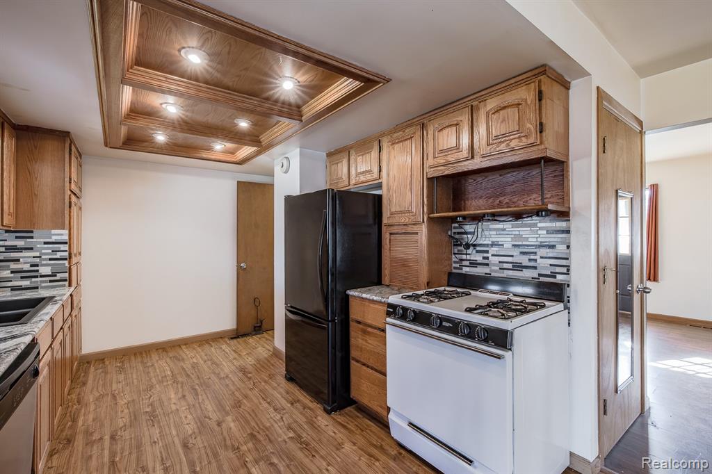 7283 Vanderploeg Lane, Imlay City, MI 48444 — Photo 10