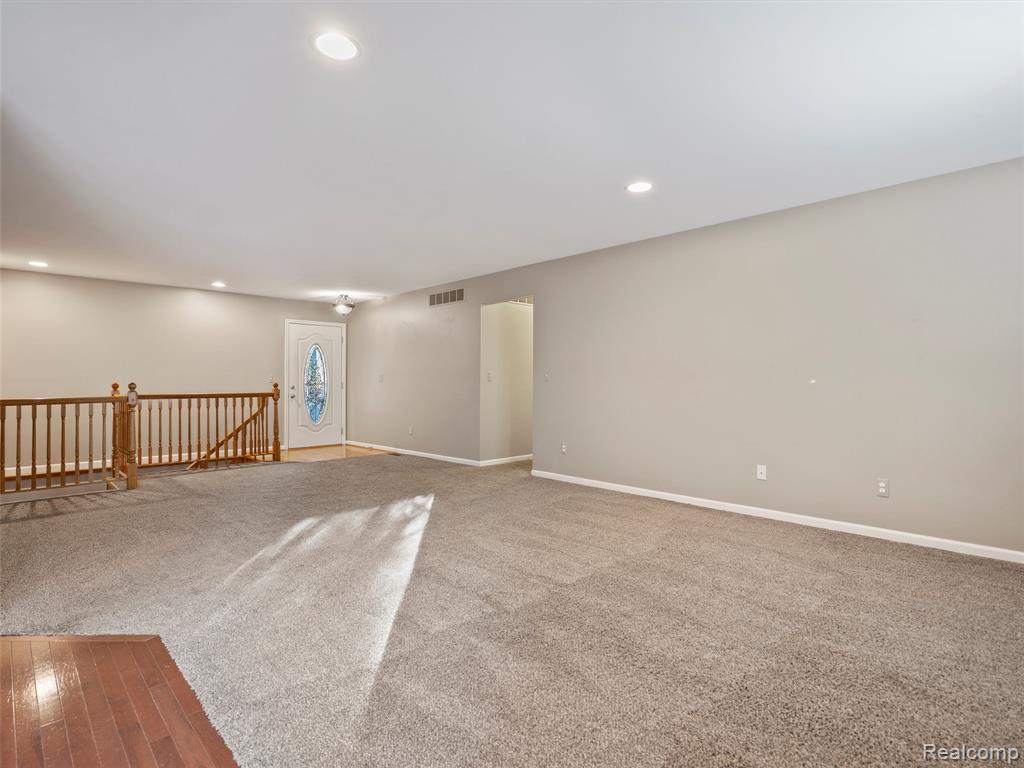 987 FAIRLEDGE Street, Lake Orion, MI 48362 — Photo 8