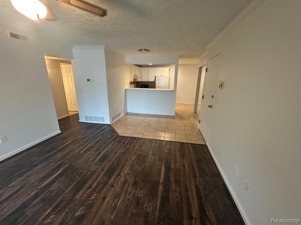 924 CHESTNUT HILL Drive, Auburn Hills, MI 48326 — Photo 9