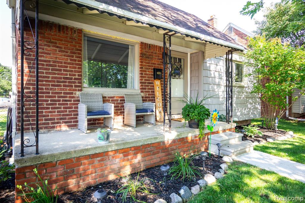 9732 LAURENCE Avenue, Allen Park, MI 48101 — Photo 3