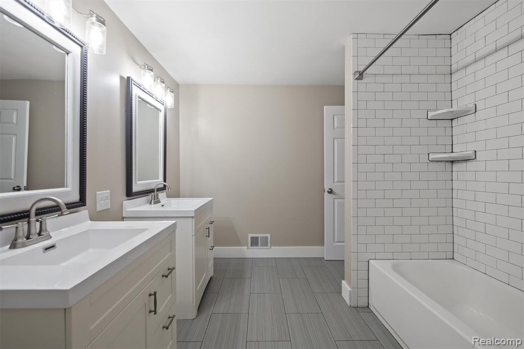 405 W Liberty Street, Milford, MI 48381 — Photo 14