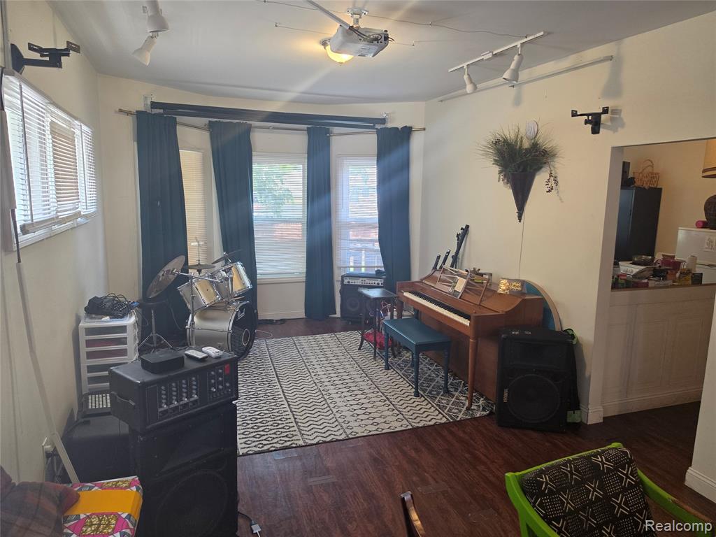 80 Clairmount Street, Detroit, MI 48202 — Photo 8