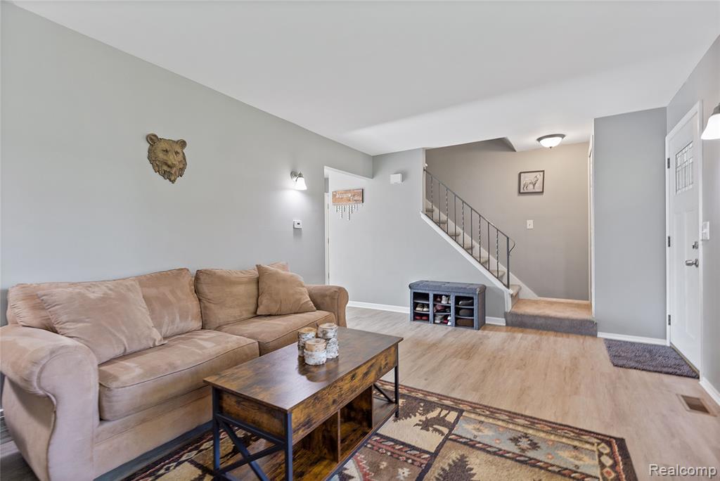 5423 Meadowcrest Drive, Flint, MI 48532 — Photo 5