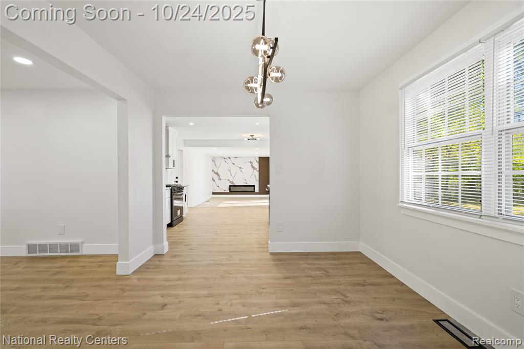 4427 Westover Drive, West Bloomfield, MI 48323 — Photo 11