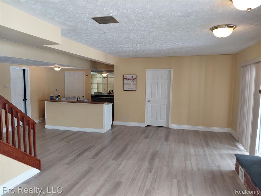 8445 Crestshire Drive, Ypsilanti, MI 48197 — Photo 29