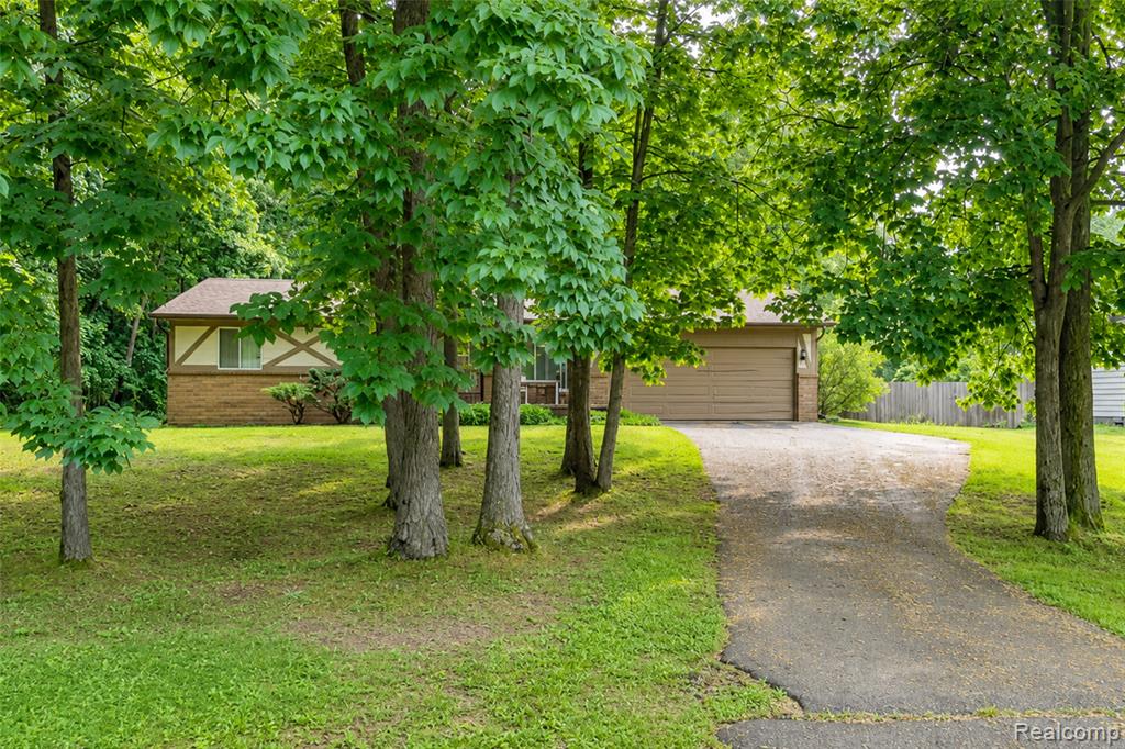 555 Tomahawk Trail, Highland, MI — Photo 5