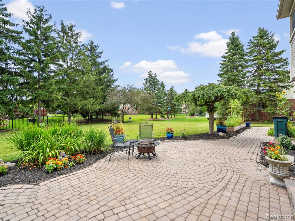 6792 PINE WAY Drive, Troy, MI 48098 — Photo 35