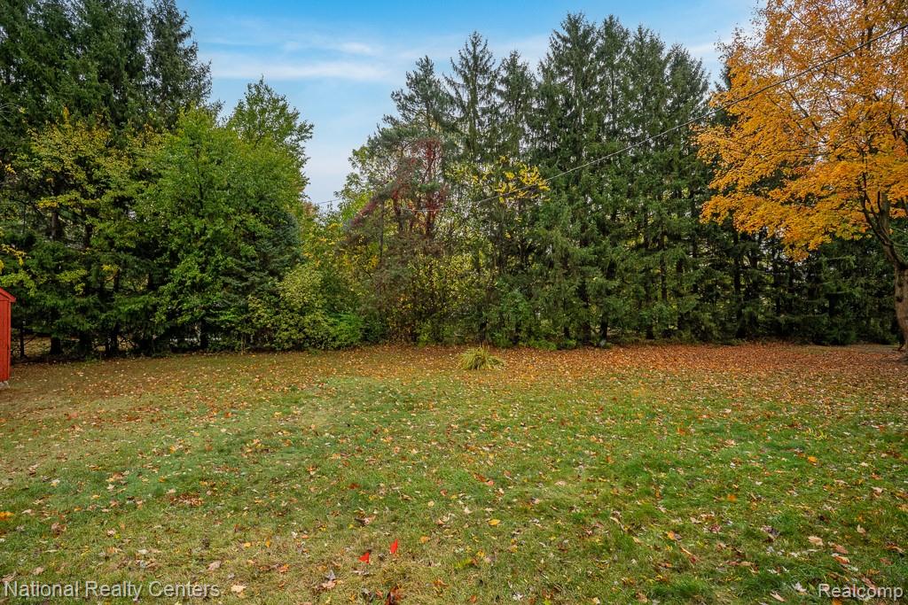 837 Dakota, Rochester Hills, MI 48307 — Photo 32