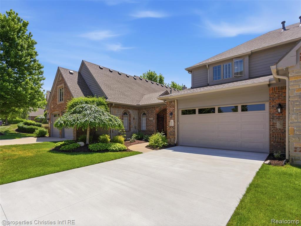 10822 Sparkling Waters Court, South Lyon, MI 48178