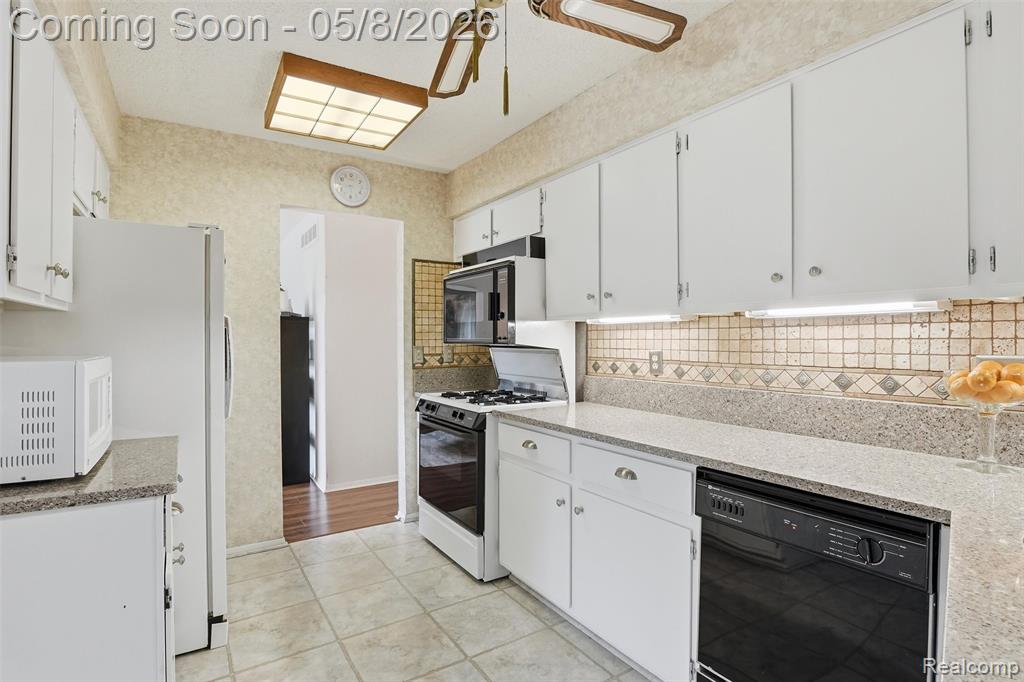 44088 Yorkshire Drive, Canton, MI 48187 — Photo 12