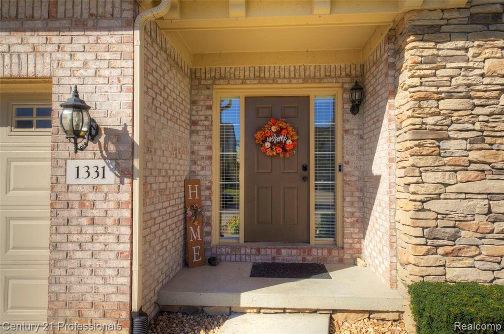 1331 Yosemite Valley Drive, Milford, MI 48381 — Photo 2