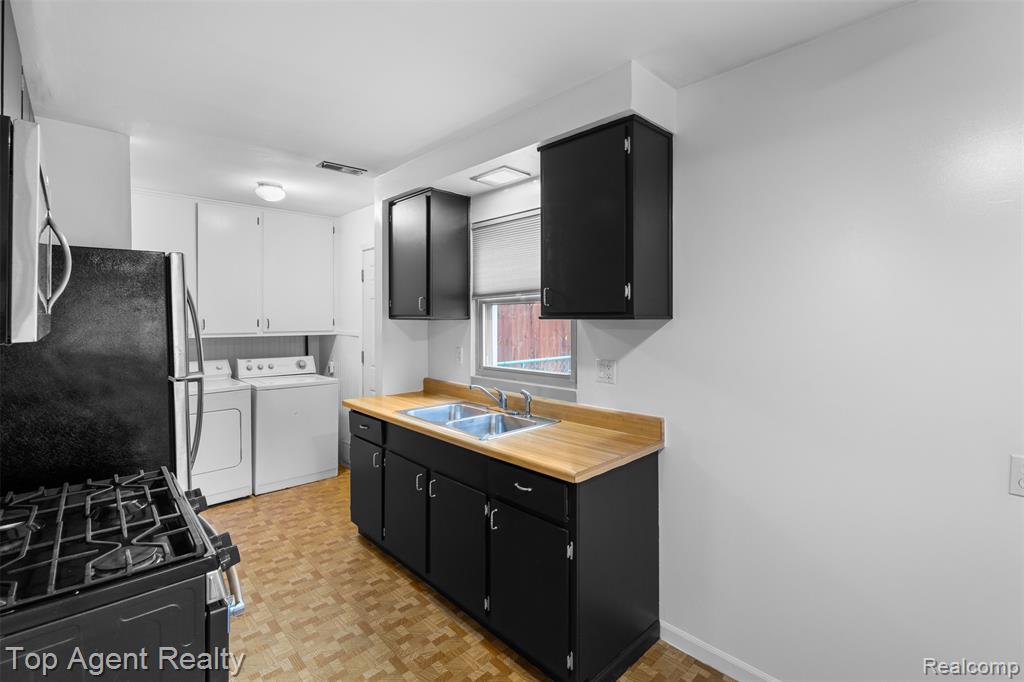 8026 Robert Street, Taylor, MI 48180 — Photo 12