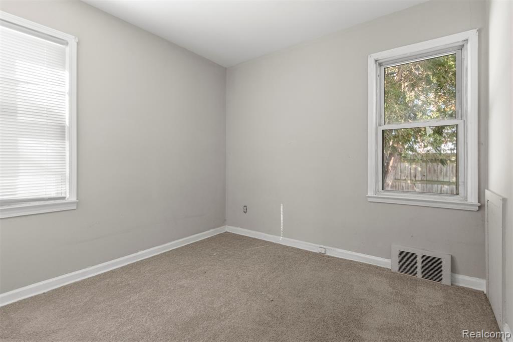 7521 N Silvery Lane, Dearborn Heights, MI 48127 — Photo 21