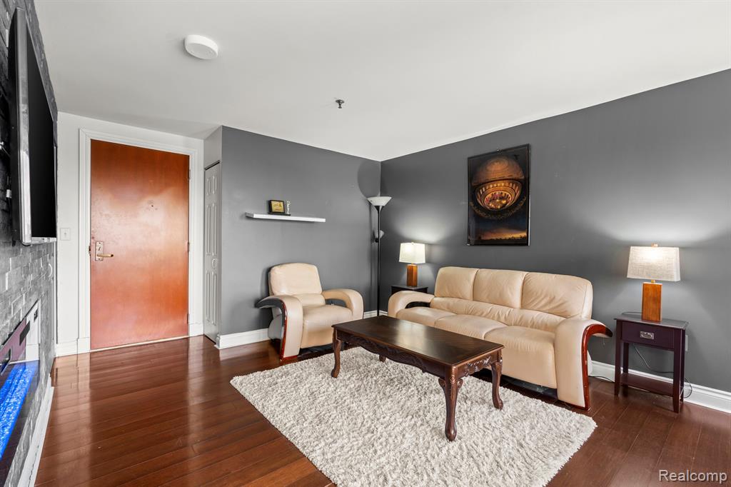 300 Riverfront Drive, 27C, Detroit, MI 48226 — Photo 2