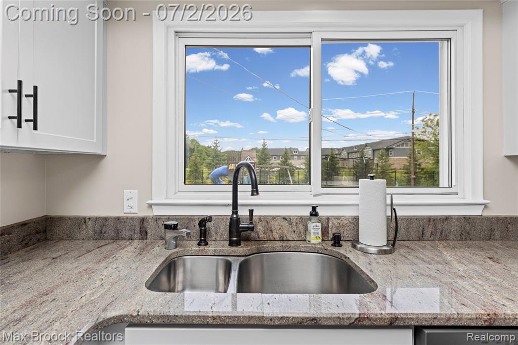 5494 Centerbrook Drive, West Bloomfield, MI — Photo 16