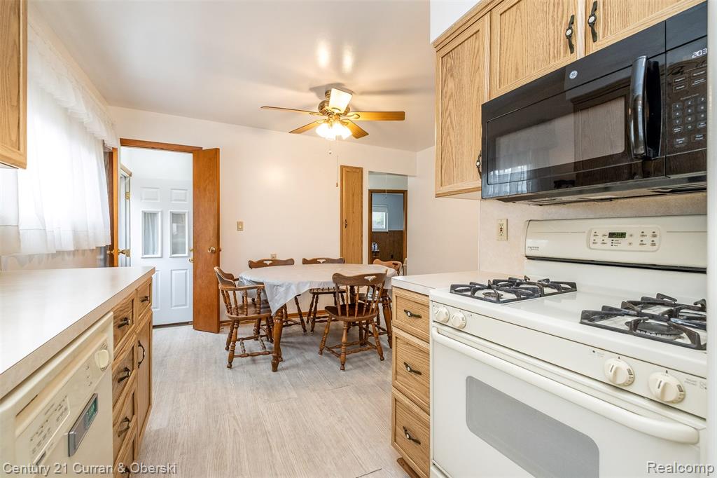 6216 Kinmore Street, Dearborn Heights, MI 48127 — Photo 10