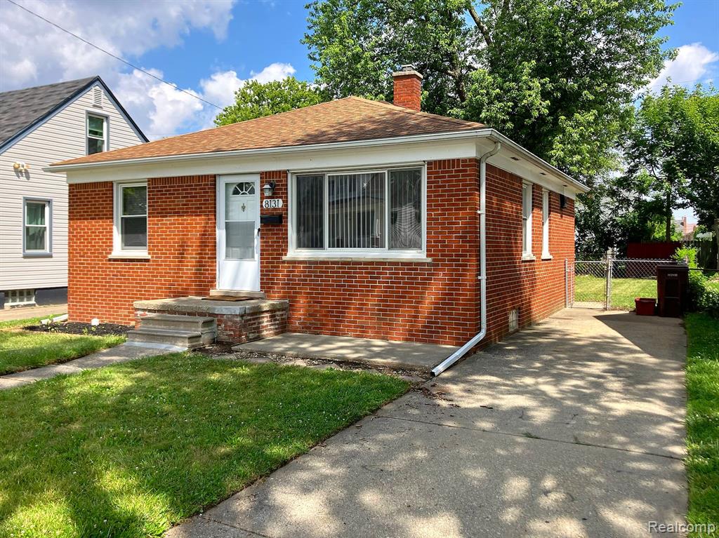 8131 THEISEN, Center Line, MI 48015 — front exterior