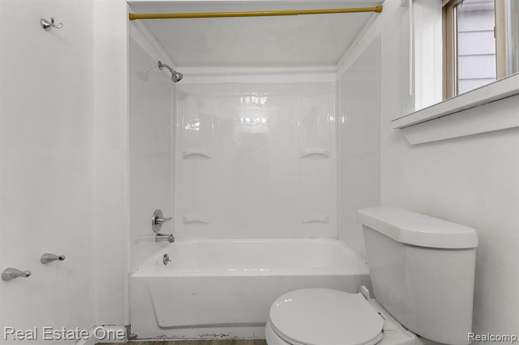 5121 CROISSANT Street, Dearborn Heights, MI 48125 — Photo 31