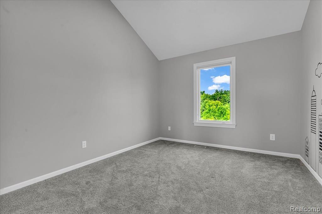 8327 Parkside Drive, Grand Blanc, MI 48439 — Photo 30