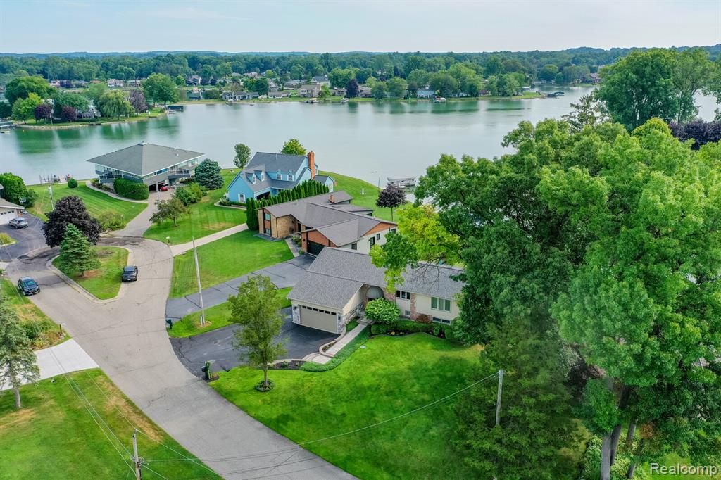739 Rachelle Street, White Lake, MI — Photo 4