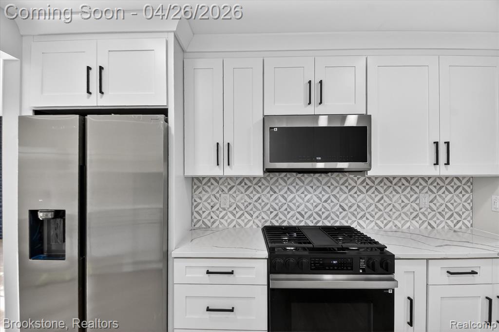 29807 Champine Street, Saint Clair Shores, MI 48082 — Photo 16