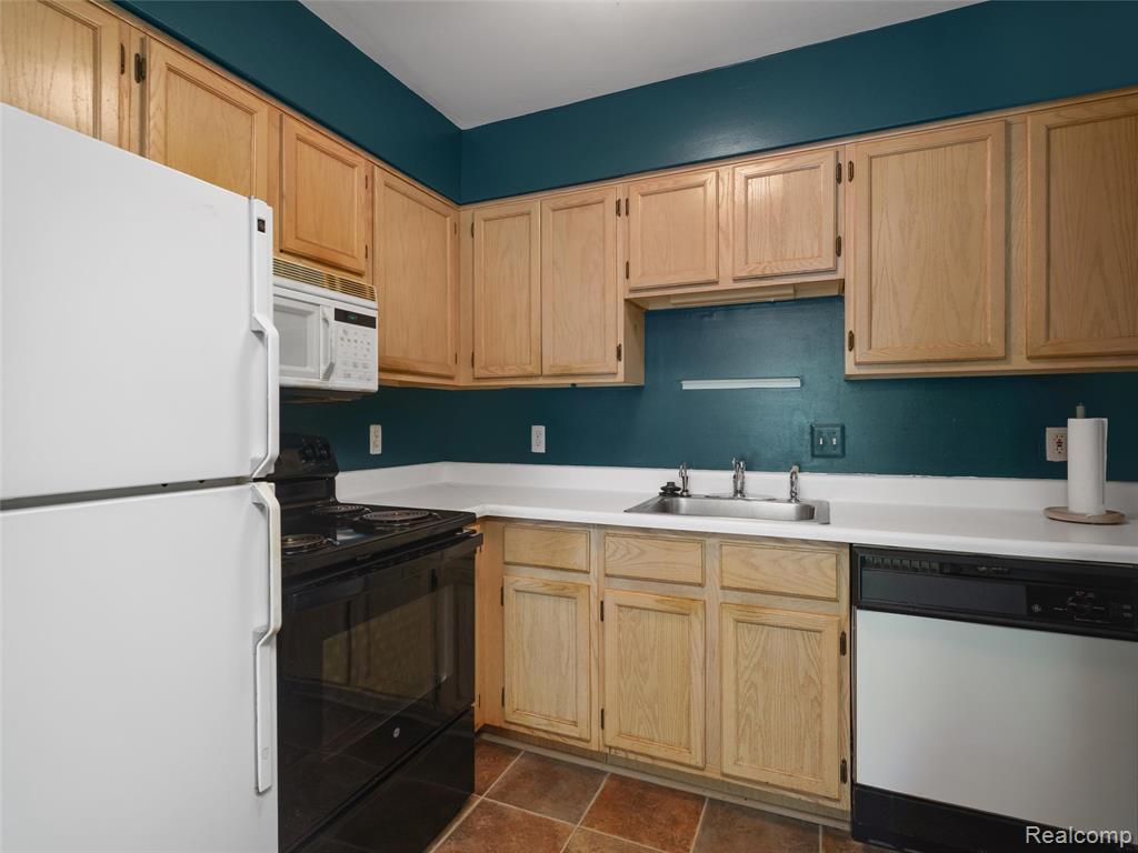 1127 S Lake Drive, 206, Novi, MI 48377 — Photo 5