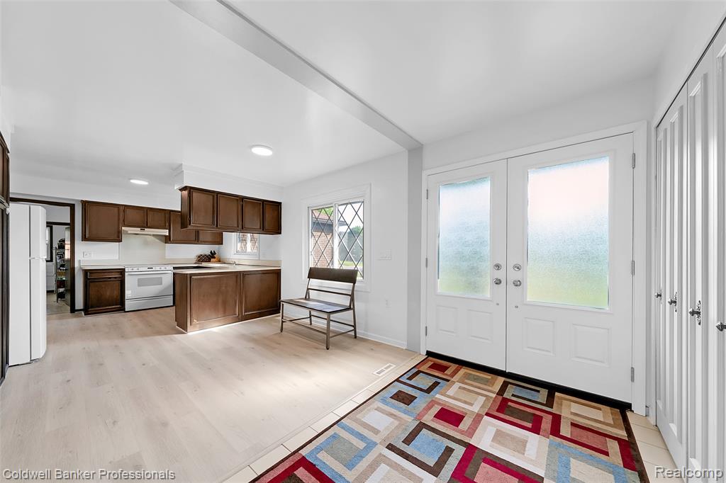 9539 Hillcrest Drive, Plymouth, MI 48170 — Photo 3