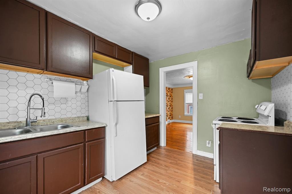 4480 YORKSHIRE Road, Detroit, MI 48224 — Photo 12