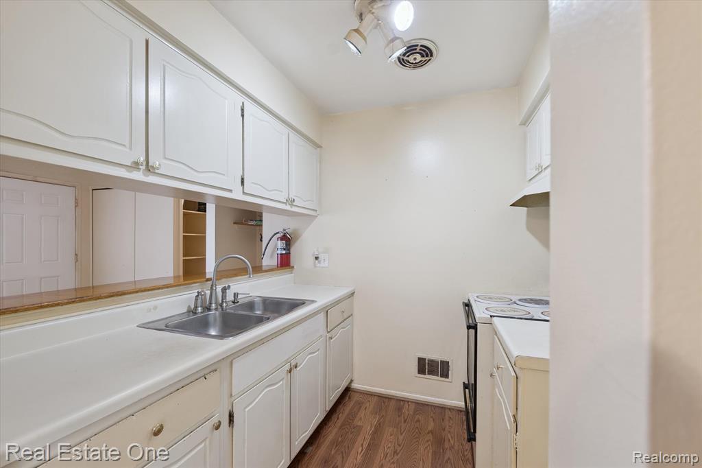 44407 Newburyport Drive, Canton, MI 48187 — Photo 10